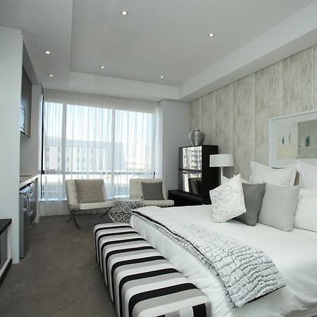 Luxury @ Sandton Skye Johannesburg Exterior photo